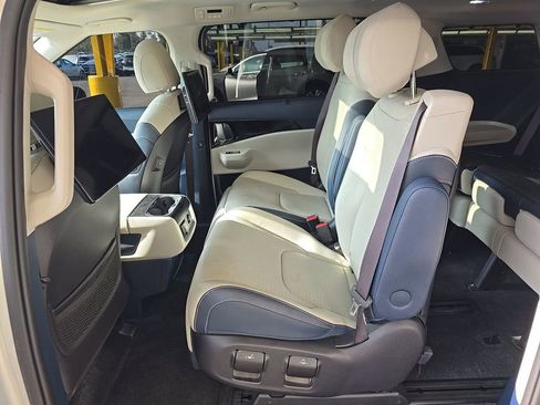 Used 2025 Kia Carnival SX Prestige FWD image 14