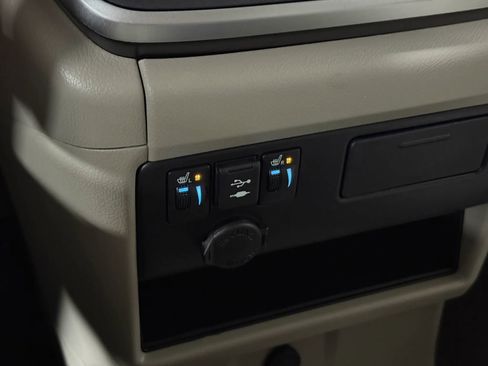 Used 2020 Toyota Sienna XLE FWD image 38