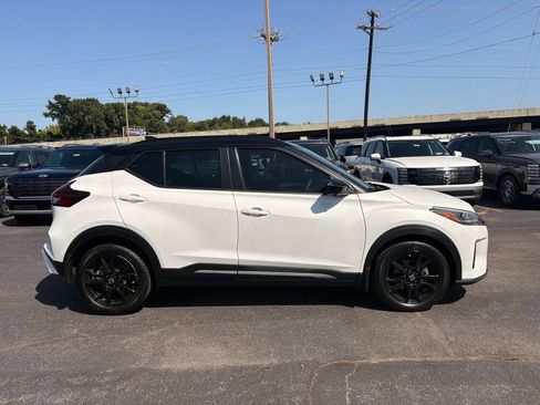 Used 2025 Nissan Kicks SV FWD image 9