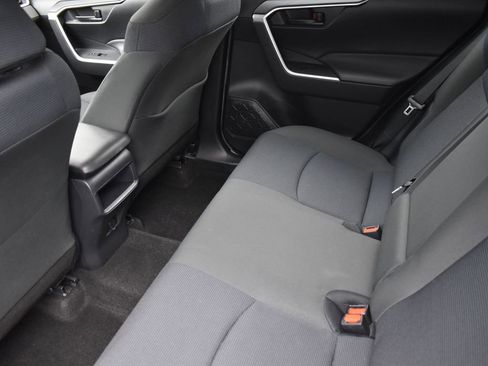 Used 2019 Toyota RAV4 LE w/ Carpet Mat Package image 25