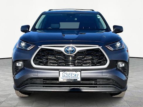 Used 2024 Toyota Highlander LE image 3