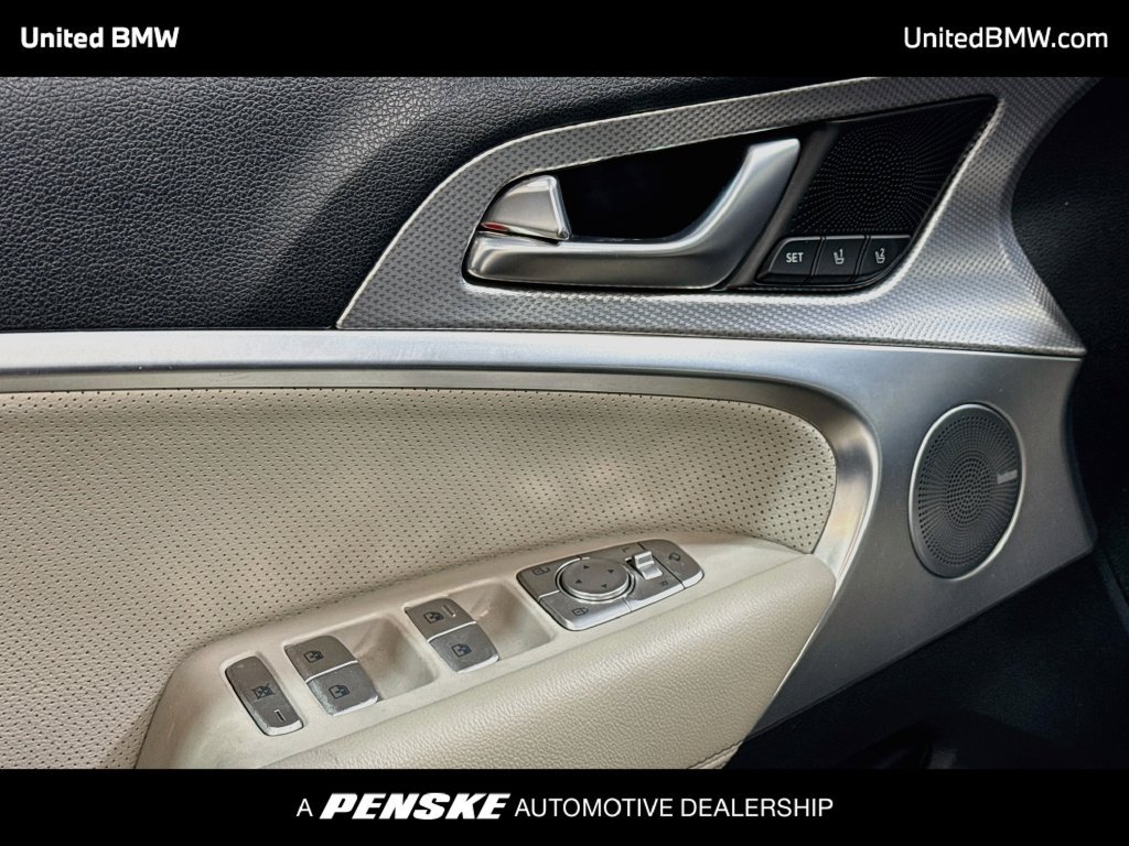 Used 2022 Genesis G70 2.0T w/ Prestige Package RWD image 10