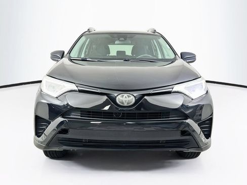 Used 2017 Toyota RAV4 LE FWD image 5
