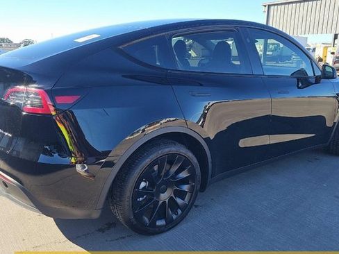 Used 2024 Tesla Model Y Long Range image 2