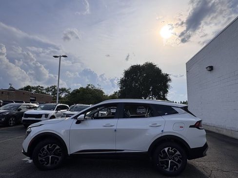 New 2025 Kia Sportage EX image 18