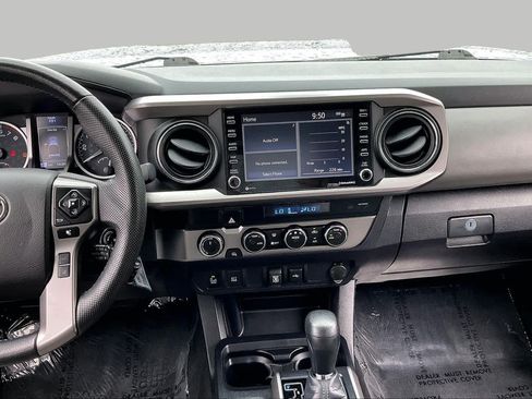 Used 2021 Toyota Tacoma SR5 w/ Technology Package AWD/4WD image 7