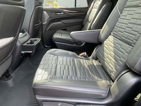 Used 2022 Cadillac Escalade Premium Luxury Platinum AWD/4WD image 11