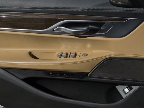 Certified 2022 BMW 740i xDrive image 25