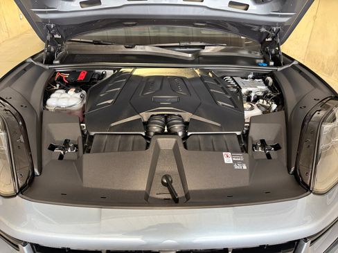 Certified 2026 Porsche Cayenne Turbo AWD/4WD image 13