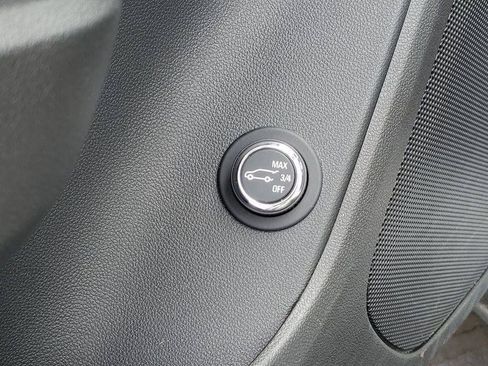 Used 2025 Chevrolet Blazer LT FWD image 23