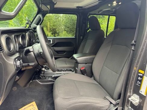 Used 2023 Jeep Gladiator Sport AWD/4WD image 10