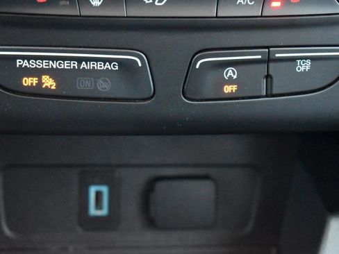 Used 2019 Ford Escape SE image 11