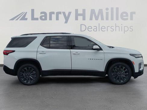 Used 2023 Chevrolet Traverse RS image 6