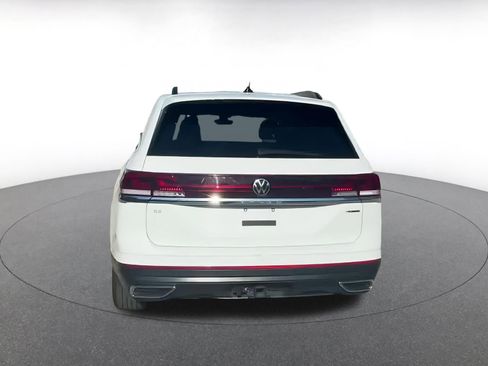 Used 2025 Volkswagen Atlas SE image 11