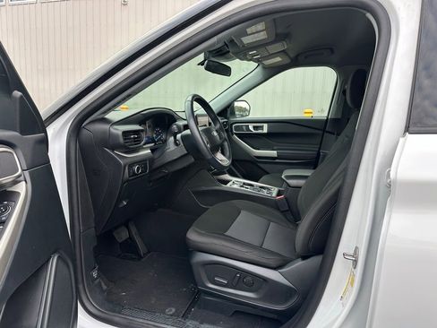 Used 2023 Ford Explorer XLT image 12