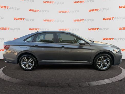 Used 2024 Volkswagen Jetta SE FWD image 6