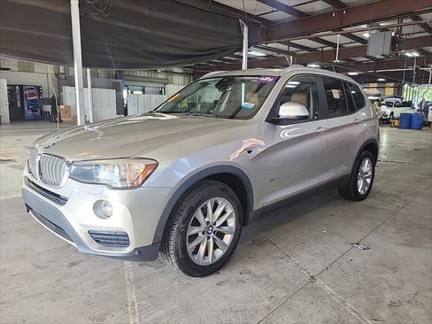 Used 2017 BMW X3 sDrive28i image 4