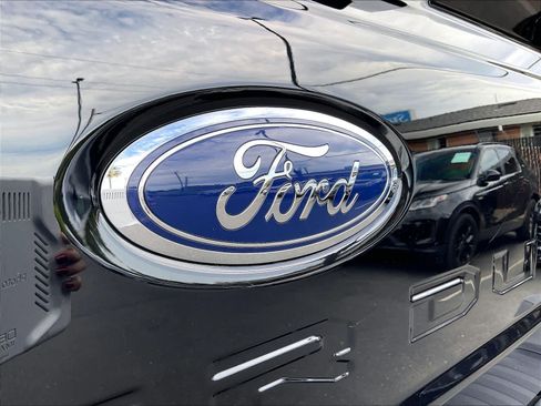 Used 2023 Ford F250 Lariat w/ Lariat Ultimate Package AWD/4WD image 11