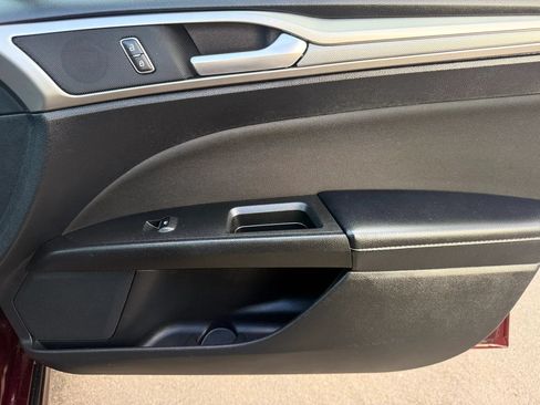 Used 2018 Ford Fusion SE w/ Fusion SE Technology Package FWD image 21