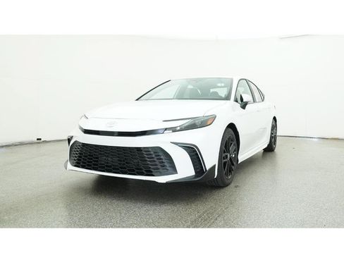 Used 2026 Toyota Camry SE FWD image 32