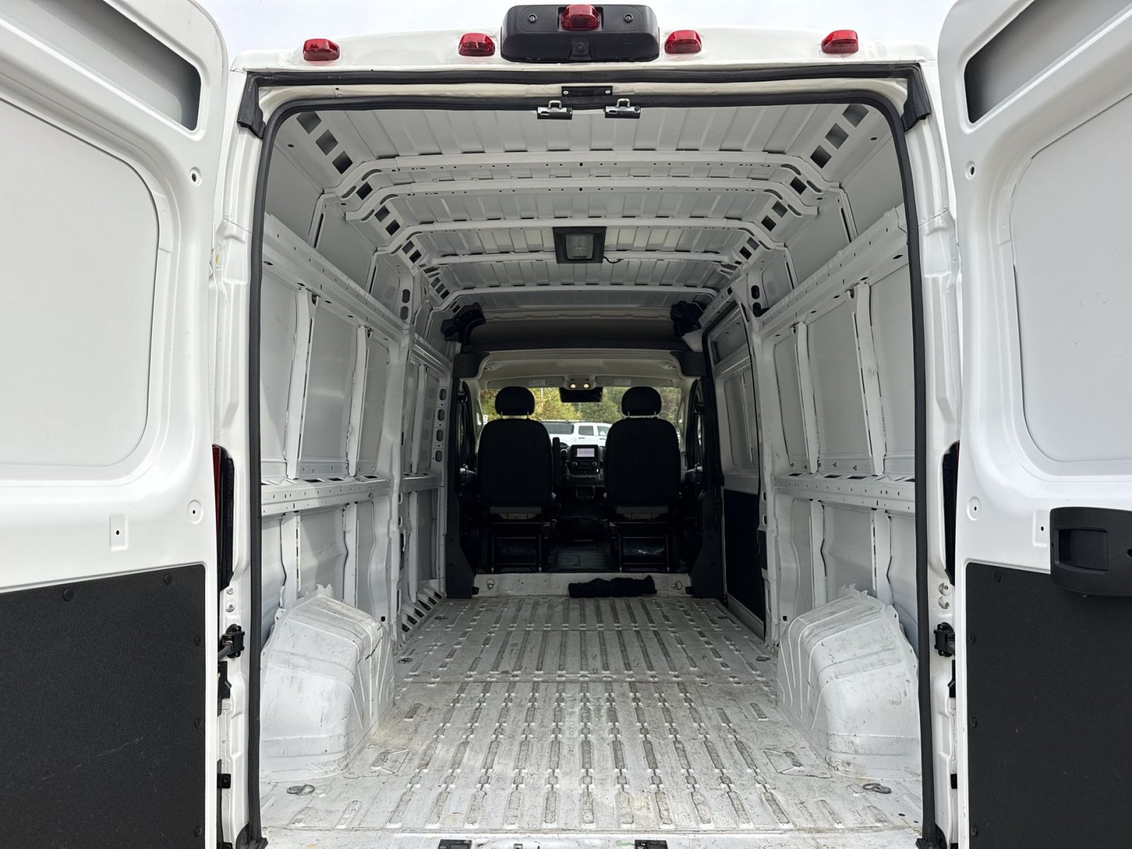 Used 2024 RAM ProMaster 2500 w/ Convenience Group FWD image 23
