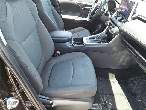 Used 2025 Toyota RAV4 XLE FWD image 25