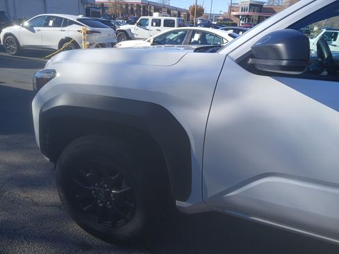 Used 2025 Toyota 4Runner SR5 image 3