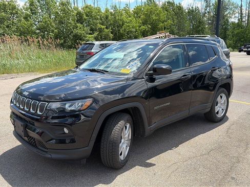 Used 2022 Jeep Compass Latitude w/ Convenience Group AWD/4WD image 25
