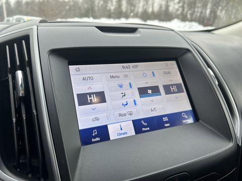 Certified 2020 Ford Edge SE image 17