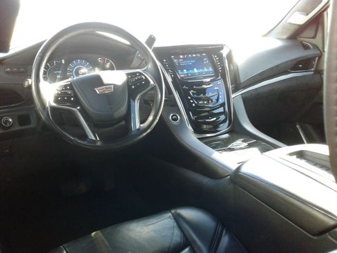 Used 2016 Cadillac Escalade Platinum image 17