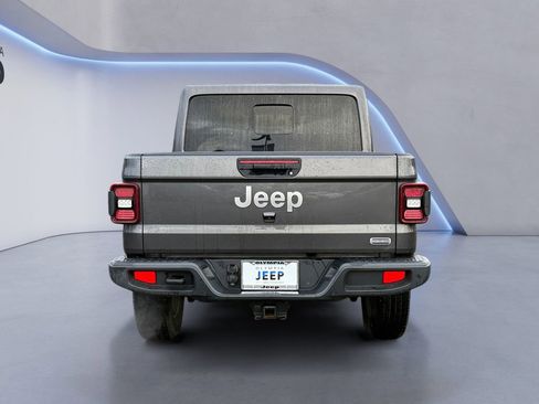 Used 2020 Jeep Gladiator Overland image 5