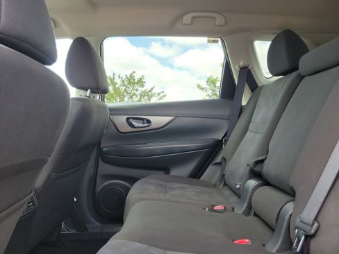 Used 2016 Nissan Rogue S w/ Appearance Package image 11