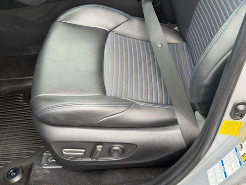 Used 2022 Toyota RAV4 XSE w/ XSE Grade Weather Package AWD/4WD image 25