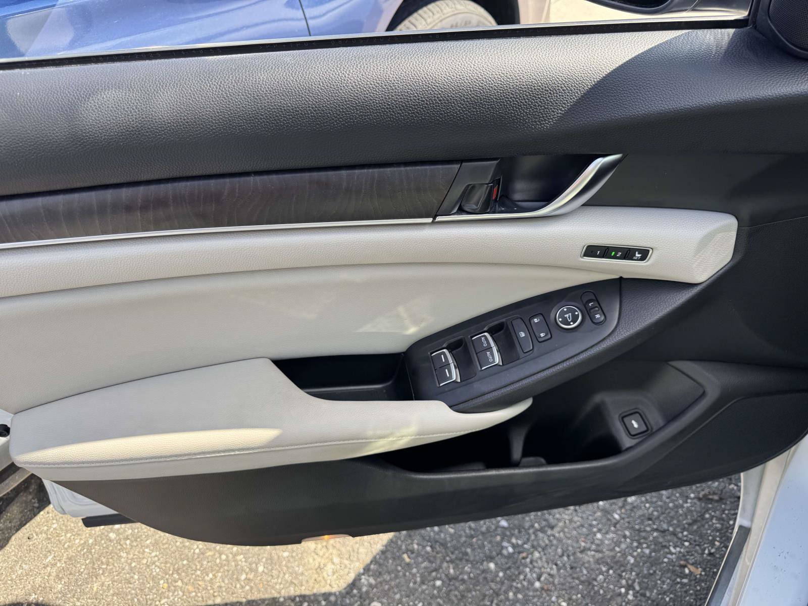Used 2018 Honda Accord Touring image 13