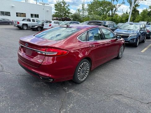 Used 2017 Ford Fusion SE w/ Fusion SE Technology Package AWD/4WD image 3