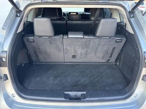 Used 2023 Toyota Highlander XLE image 11