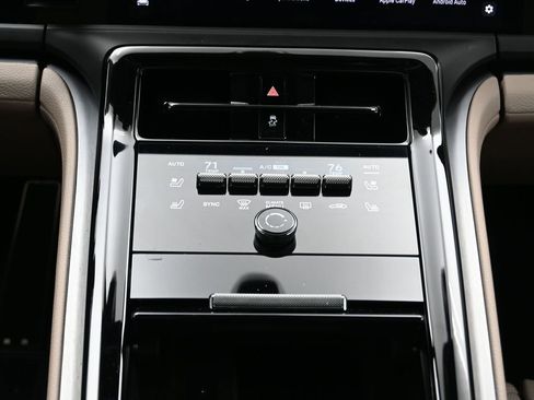 Used 2025 Porsche Panamera RWD image 22