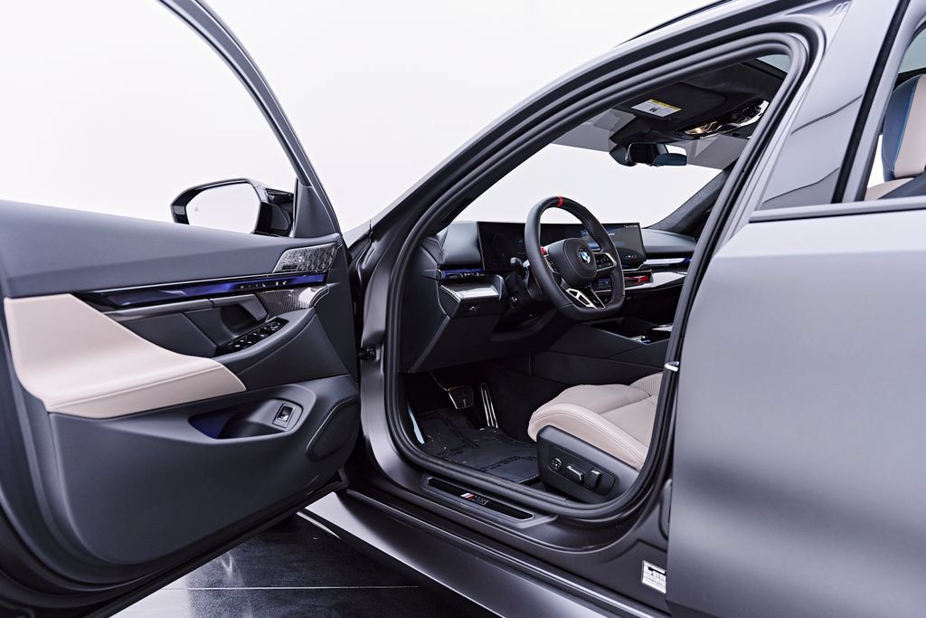 Used 2026 BMW M5 Touring AWD/4WD image 41