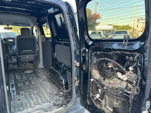 Used 2015 Nissan NV200 SV w/ Technology Package image 23