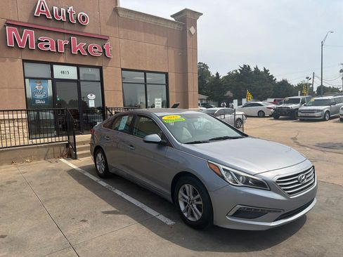 Used 2015 Hyundai Sonata SE w/ Option Group 09 FWD image 3