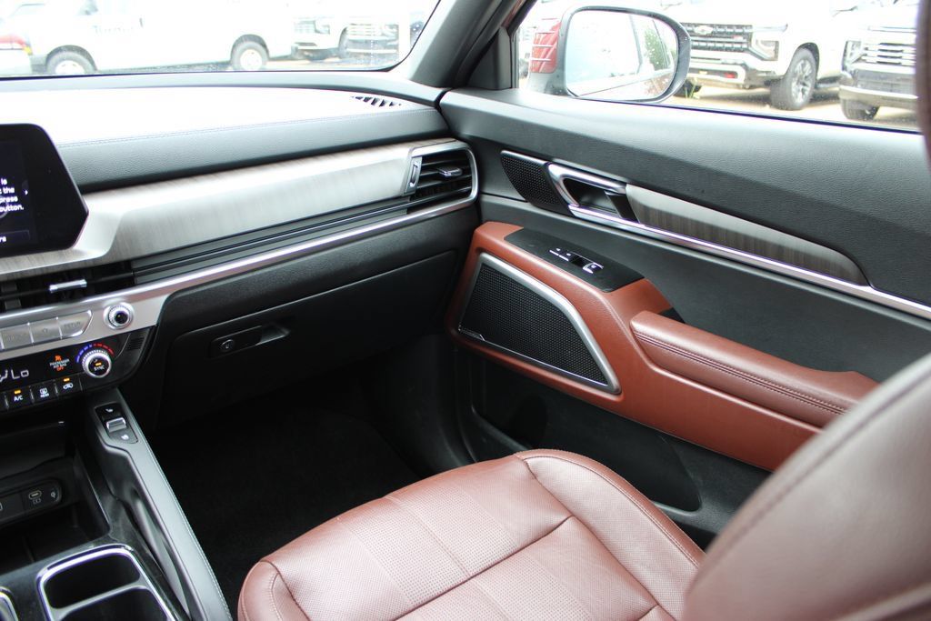 Used 2023 Kia Telluride EX w/ EX Captain's Chair Package AWD/4WD image 46
