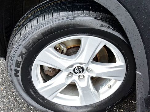 Certified 2024 Toyota Highlander LE image 35