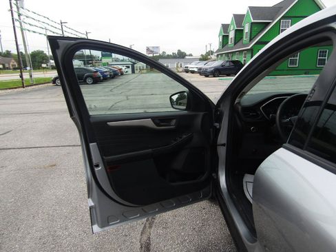 Used 2022 Ford Escape SE w/ Cold Weather Package AWD/4WD image 10