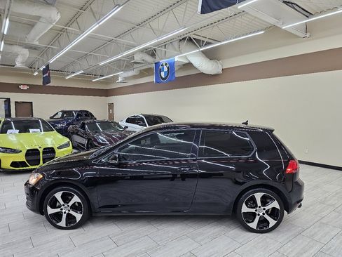 Used 2016 Volkswagen Golf S image 10