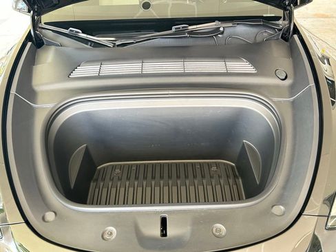 Used 2024 Tesla Model Y Long Range AWD/4WD image 11