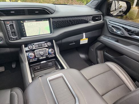 Used 2024 GMC Yukon XL Denali image 21