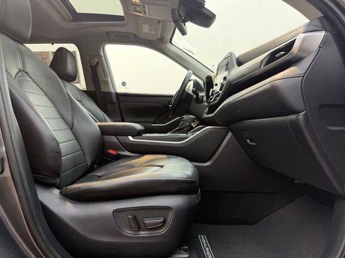 Used 2020 Toyota Highlander XLE AWD/4WD image 20
