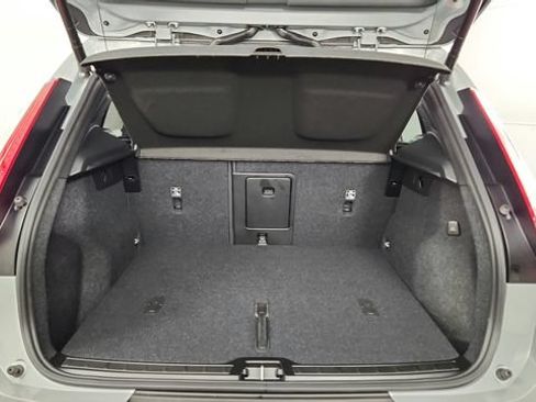 Certified 2026 Volvo XC40 B5 Plus w/ Protection Package Premier AWD/4WD image 51