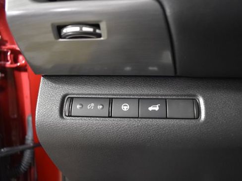 Used 2024 Nissan Pathfinder SL AWD/4WD image 14