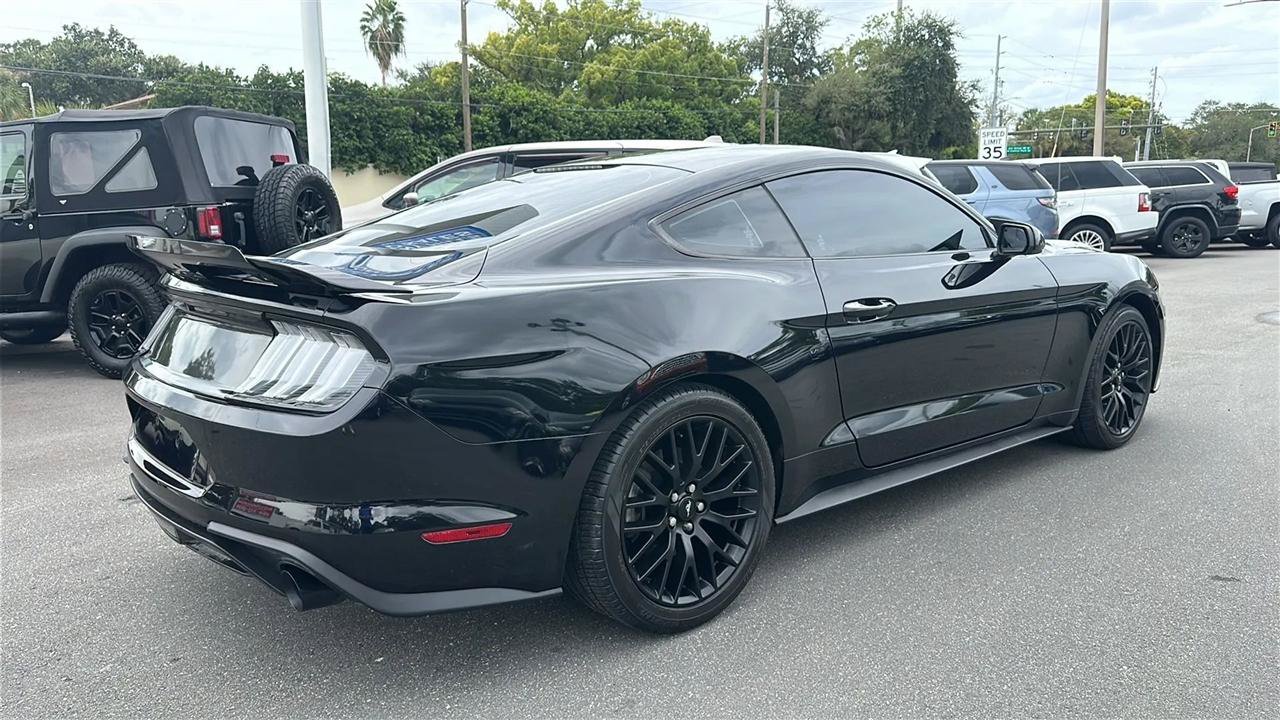 Used 2018 Ford Mustang Coupe RWD image 10